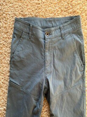 Mountain Hardware Men's navy shorts, great condition.  Size 30 Waist